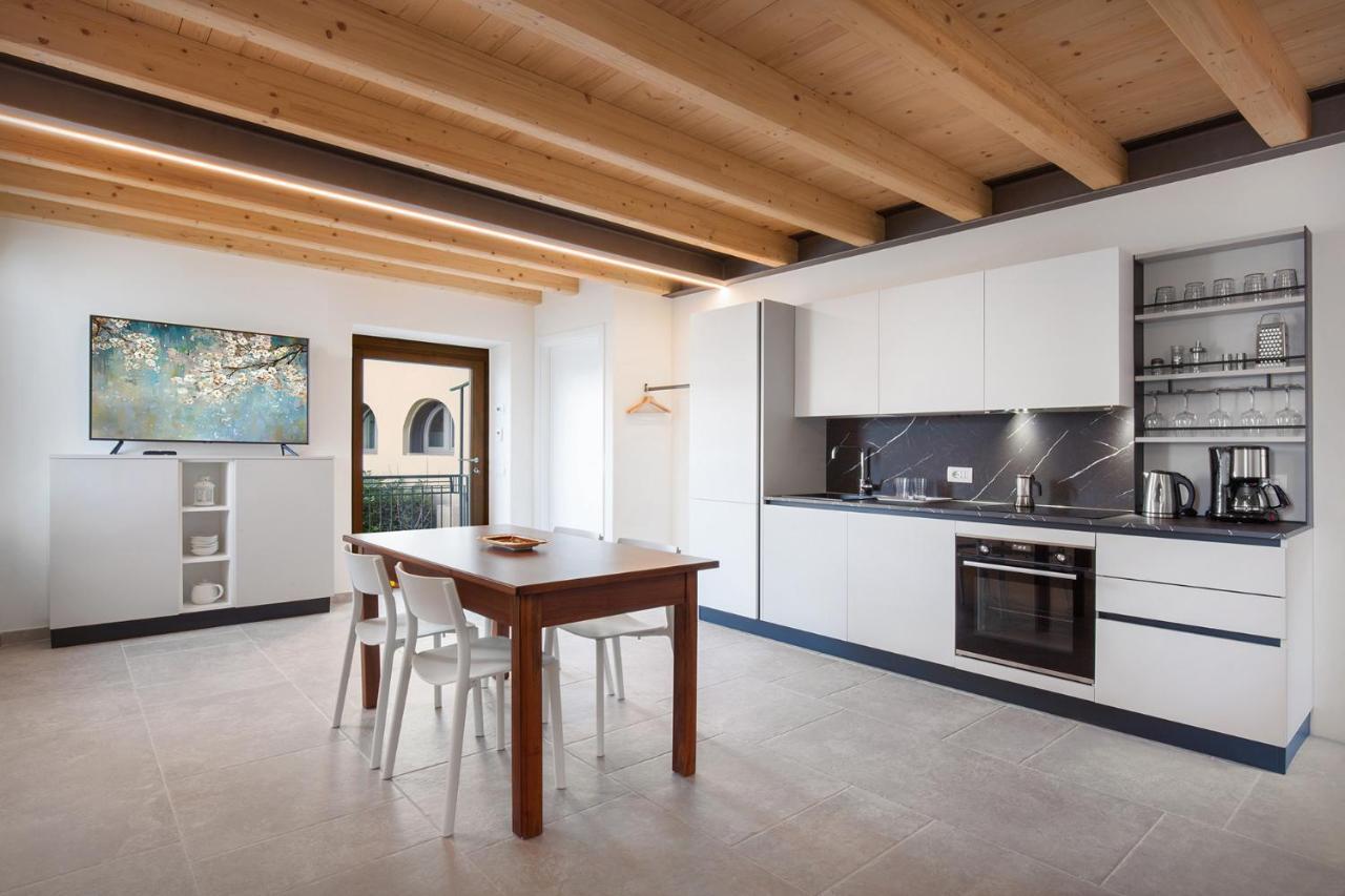 הוילה ברנצונה סול גארדה Casa Rosa מראה חיצוני תמונה