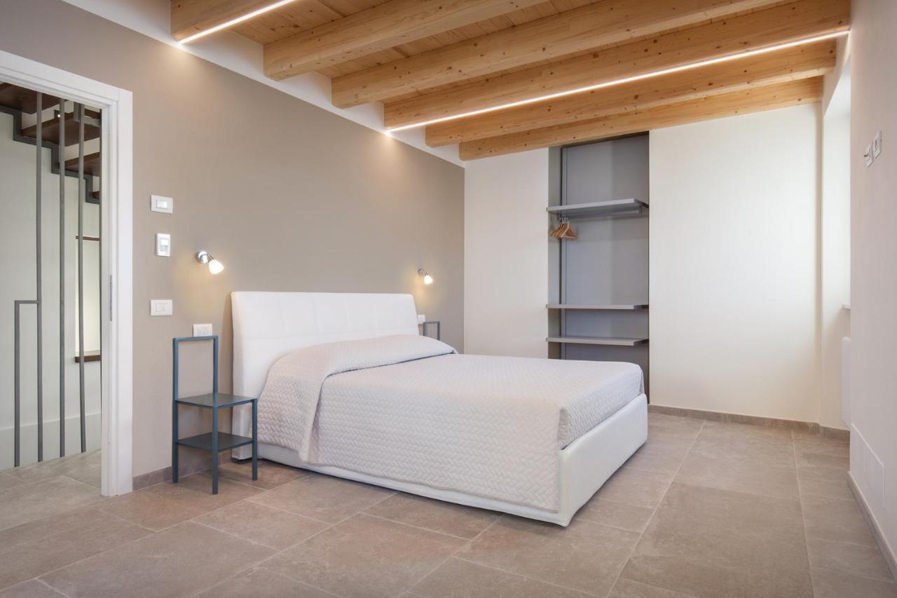 הוילה ברנצונה סול גארדה Casa Rosa מראה חיצוני תמונה